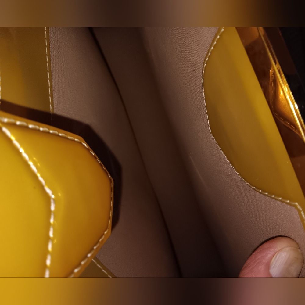 Louis Vuitton Ultra Rare Gold Vernis Deesse Gm Bag - Picture 6 of 11